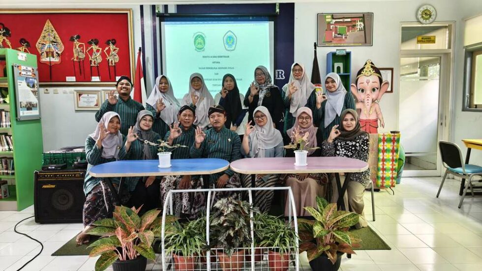 Diskusi Kemitraan Smanca dengan Geopark Jogja - SMA Negeri 1 Cangkringan