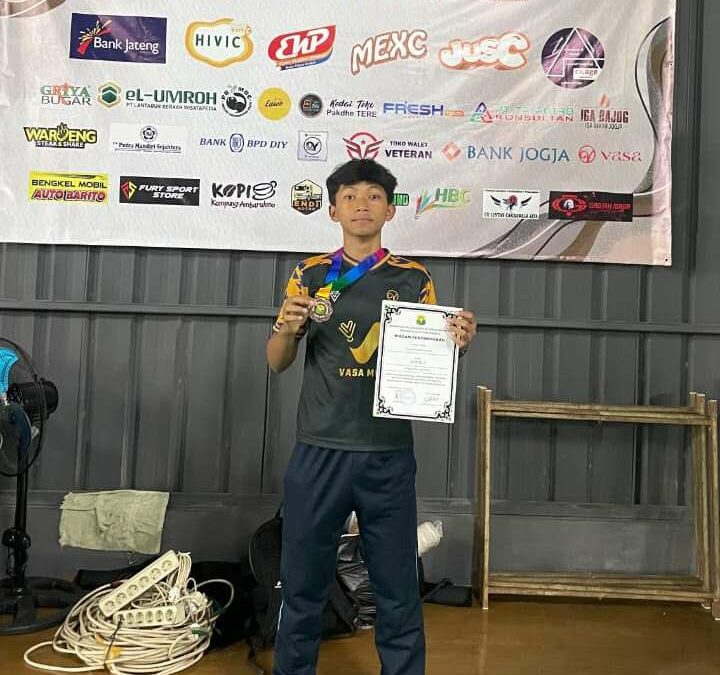 ACHMAD MUSHLIH AL AMIN JUARA 3 BULUTANGKIS WALI KOTA OPEN 2025 PBSI KOTA YOGYAKARTA