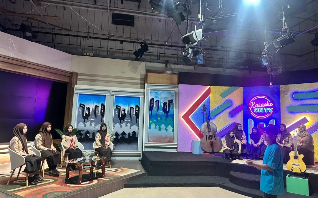 MENGENAL DUNIA PENYIARAN: PESERTA DIDIK IKUTI SBO BROADCASTING DI TVRI YOGYAKARTA